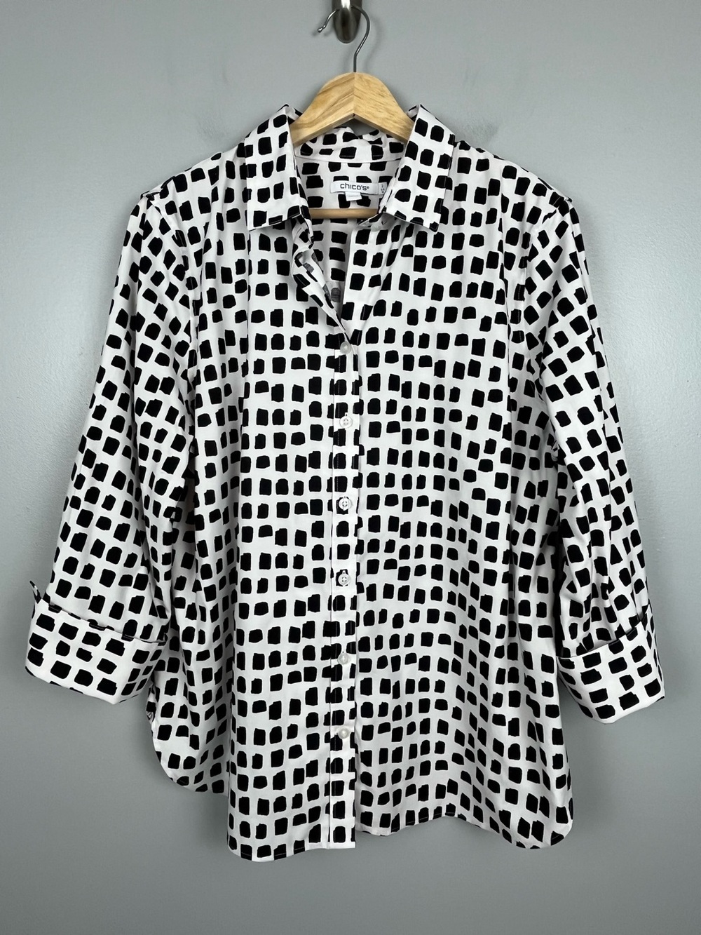 Chico’s black & white print 3/4 cuffed sleeve button front shirt, US 12.